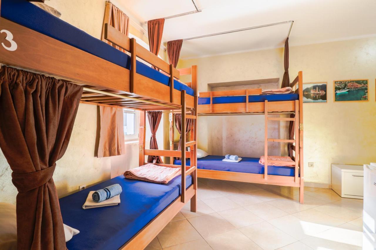 Montenegro Hostel 4U Котор Экстерьер фото